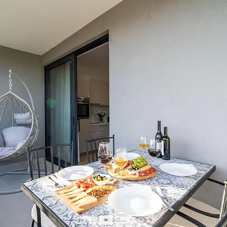 Olive Family House Apartment Mlini Exterior photo