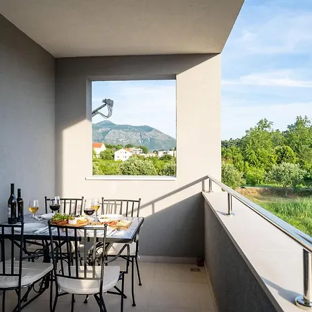 Olive Family House Apartment Mlini Exterior photo