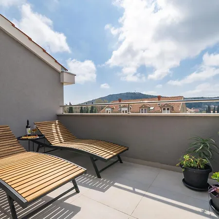 Olive Family House Apartment Mlini Exterior photo