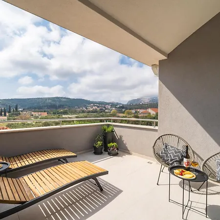 Olive Family House Apartment Mlini Exterior photo