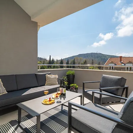 Olive Family House Apartment Mlini Exterior photo