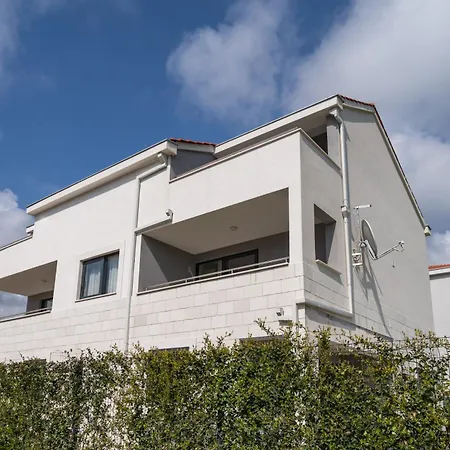 Olive Family House Apartment Mlini Exterior photo